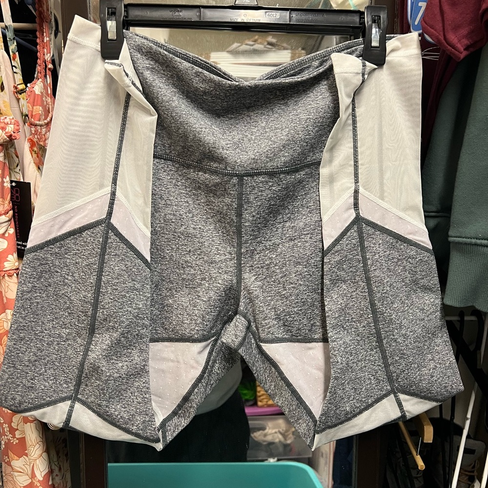 Gray and White Leggings - Picture 6 of 6